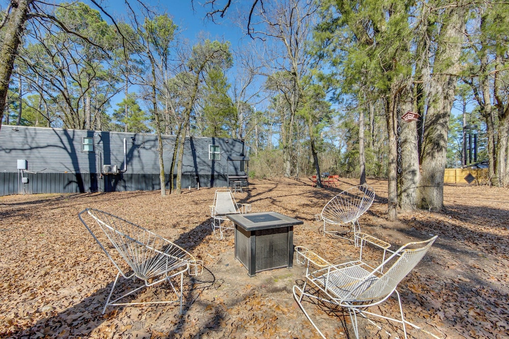 Winnsboro Tiny House w/ Trails, Yard Games & More!