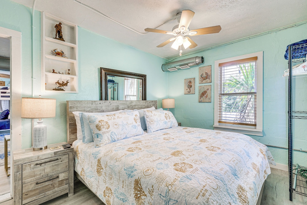 6 Mi to Beach: Riverfront Home in Ruskin!