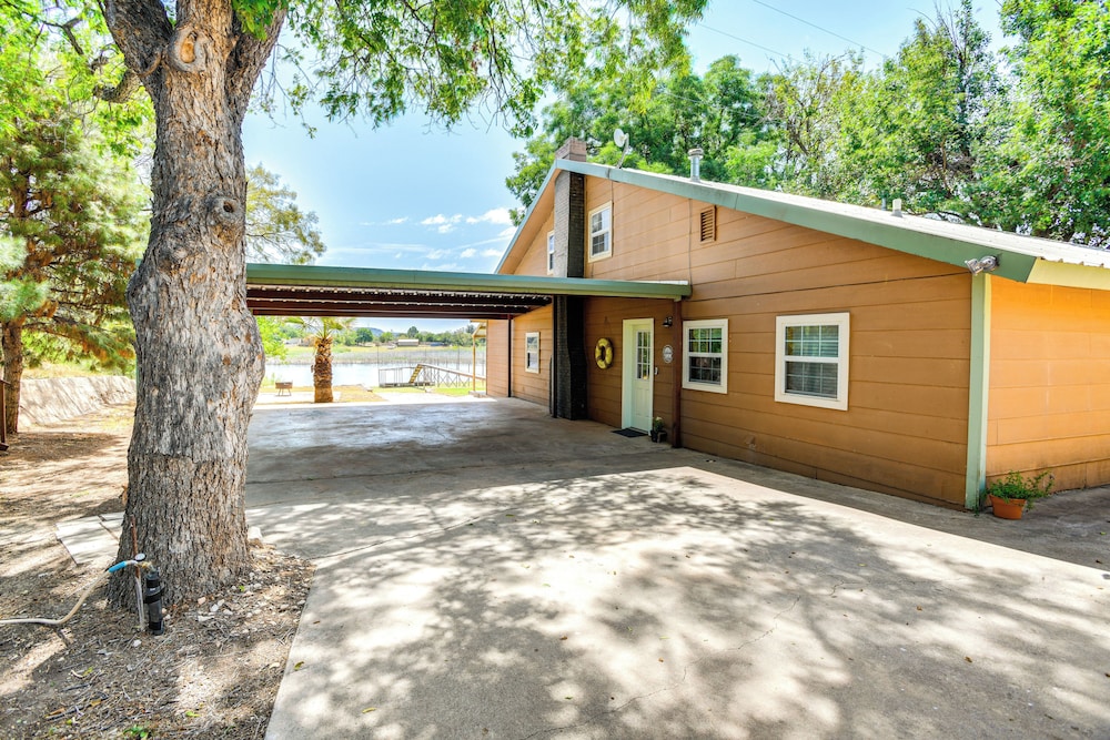 Sweetwater Lake House w/ Covered Patio! view 4