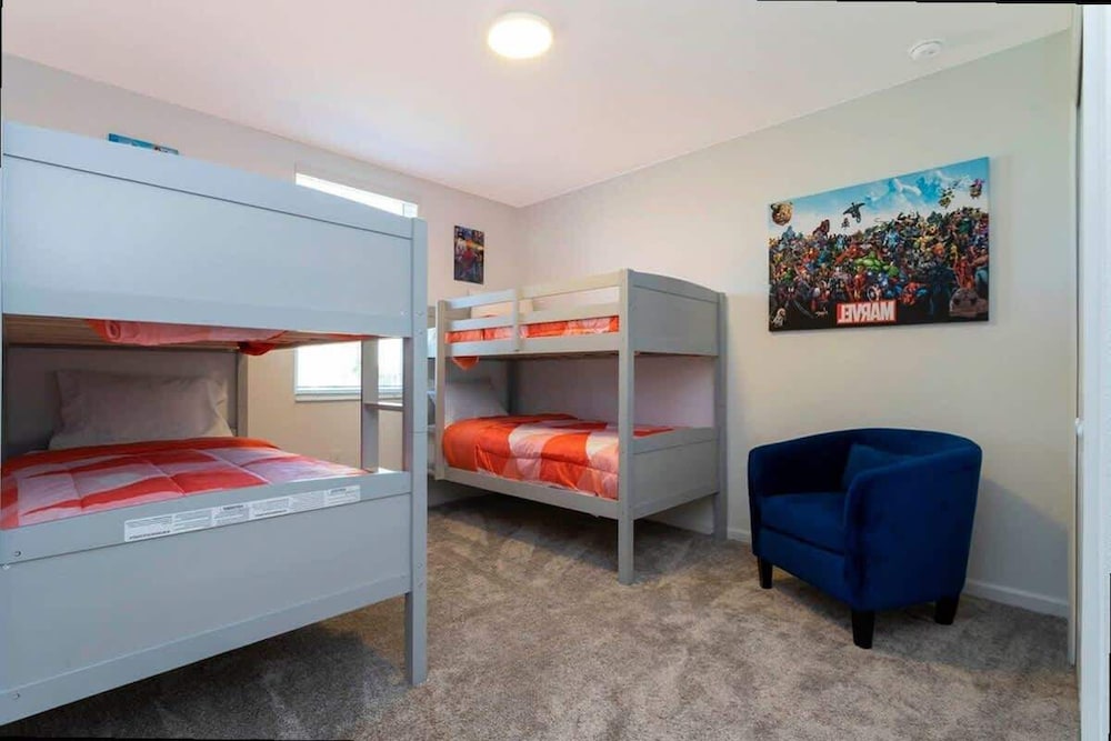 Modern 2Bd Townhome Minutes to Disney w Waterpark