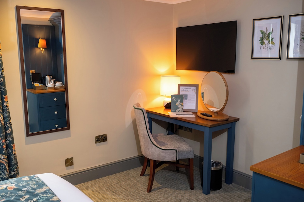 Wheatsheaf Hotel - Virginia Water by Chef and Brewer Collection