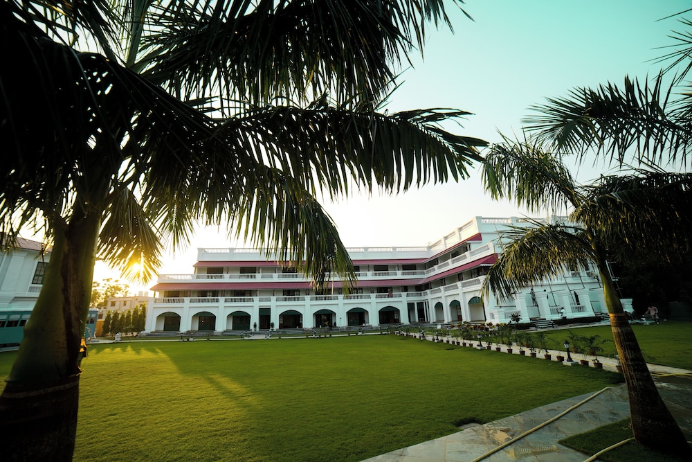 RESORT TITLI