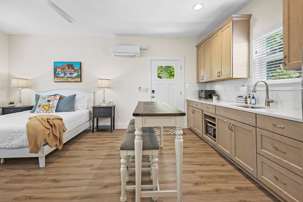 Downtown St Augustine Apt Smart TV Pack N Play