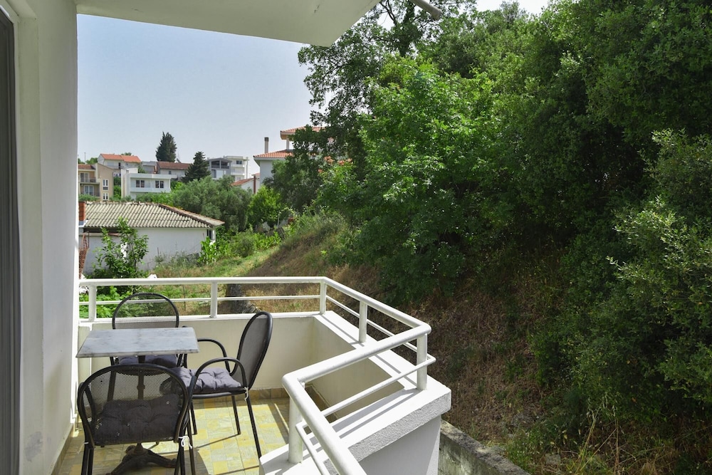 Vacation Flat w Balcony 5 min to Beach in Ulcinj photo 1