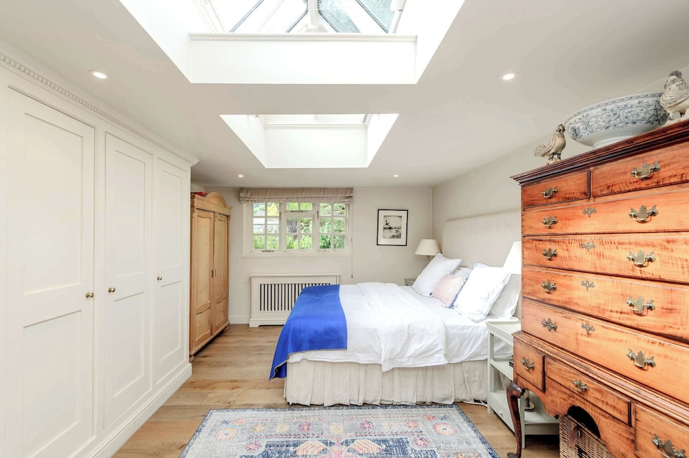 Beautiful Family Home w Garden Pool - Wimbledon
