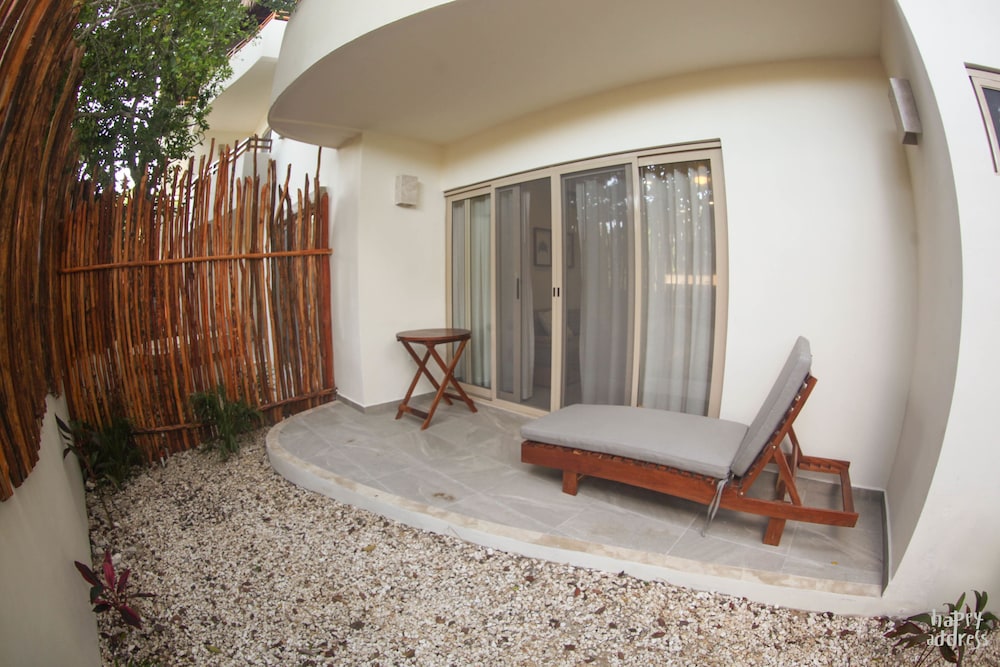 Tropical 2BR in Puerta Zama luxury residential by Happy Address view 3