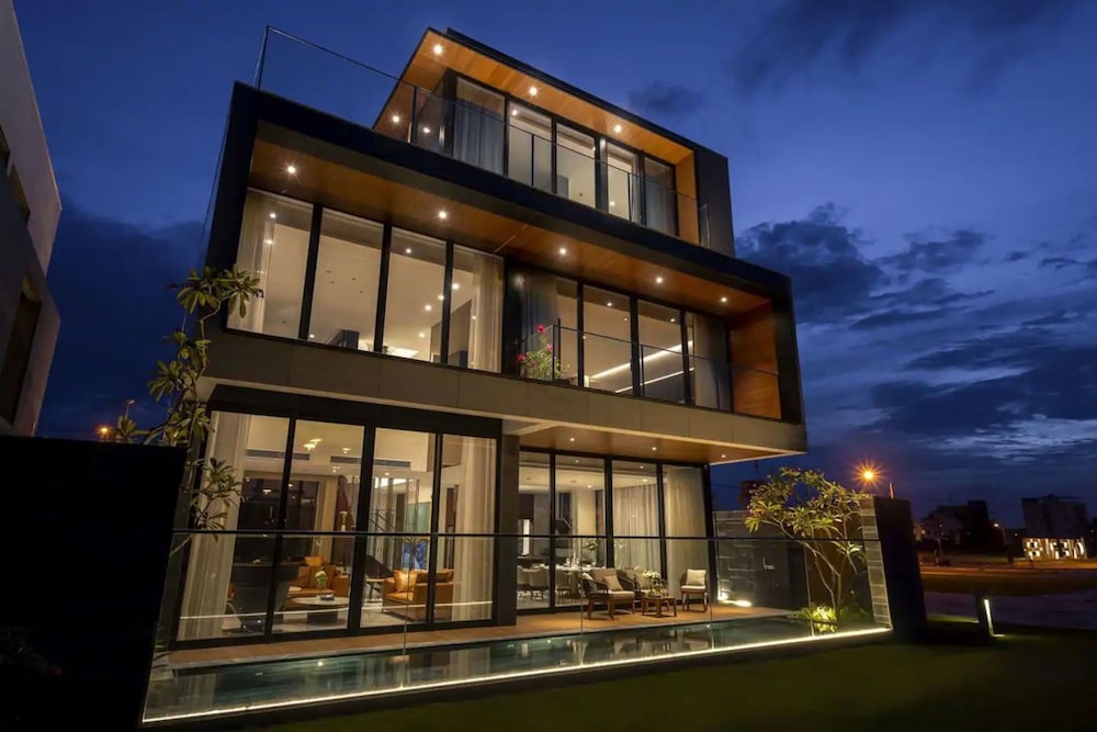 Deluxe Riverfront Pool Villas Danang