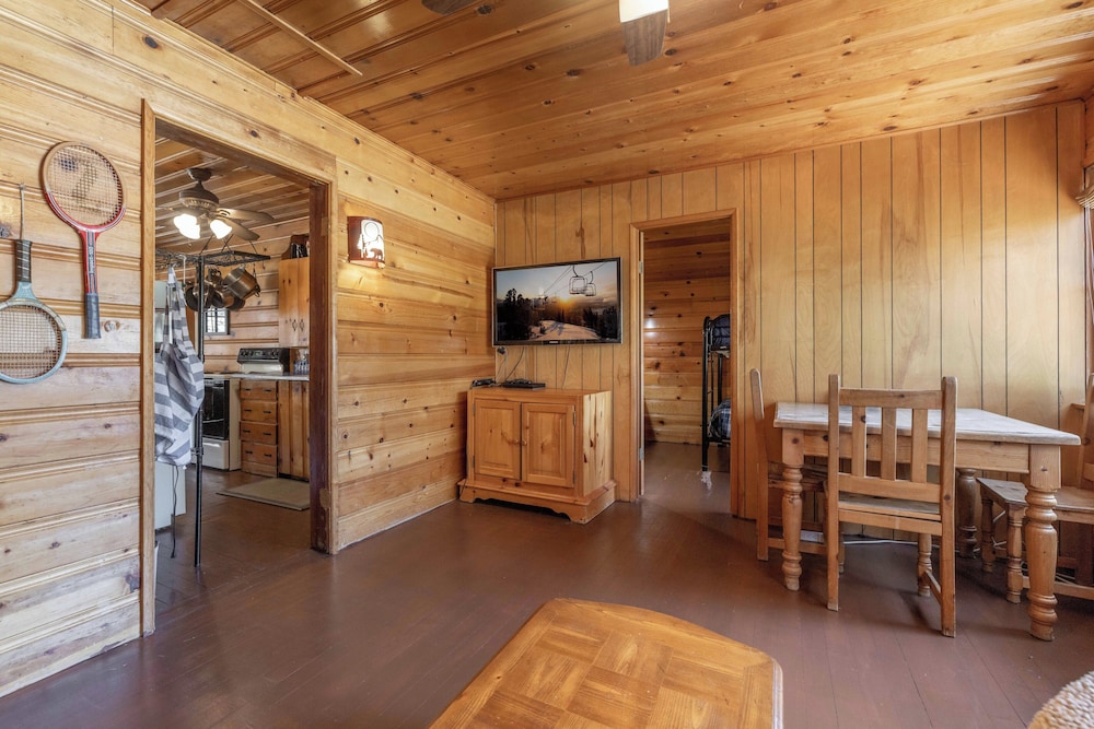 True Big Bear Lake Cabin with jacuzzi