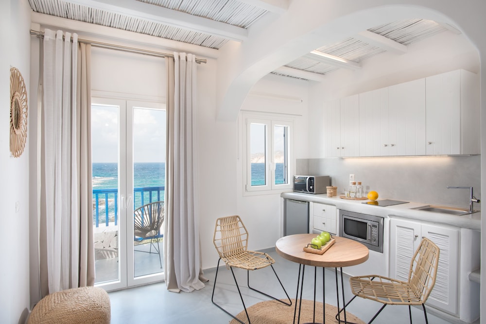 Perla Suites - Delmar Collection