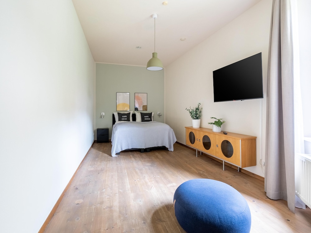 Schoenhouse Avenue by Limehome