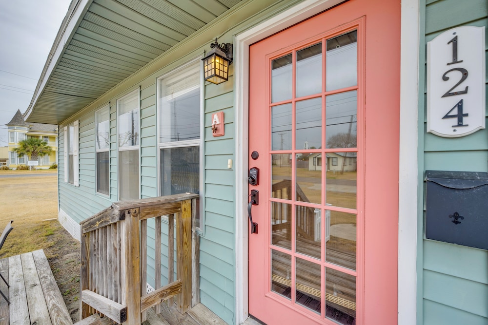 Walk Dtwn: Pet-friendly Townhome in Rockport