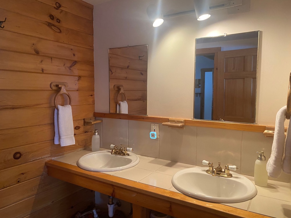 Relaxing Nature Retreat Perfect for Large Groups