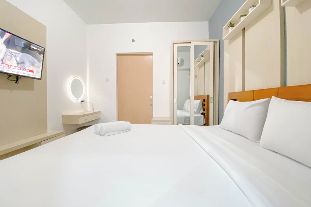 Simple White Studio Apartment At The Alton Semarang