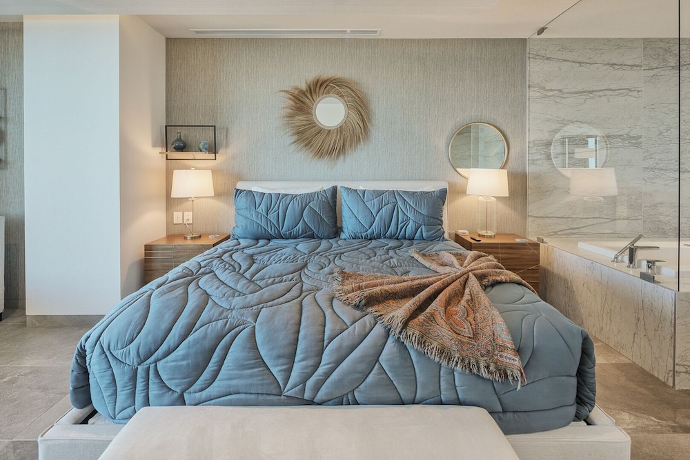 Luxury New Oceanfront Condo 5BR Sleeps 12