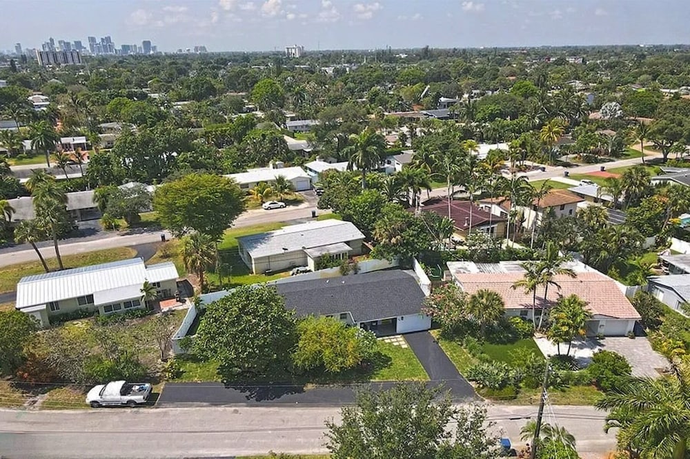 Chic 3BR 2BA Getaway With Private Pool Oasis