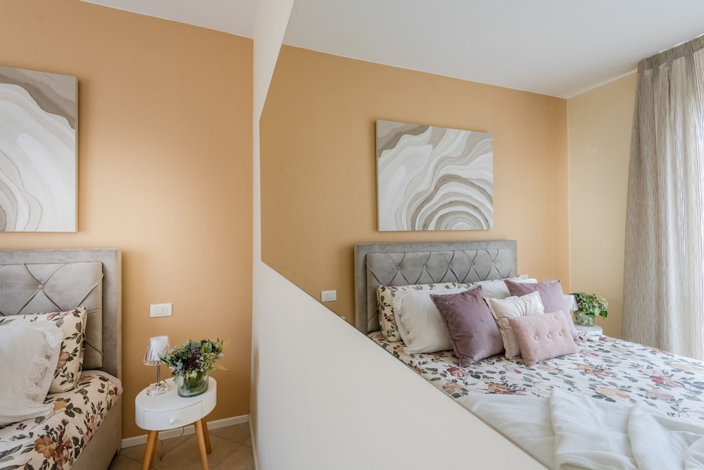 Casa Ambra in Lucca With 1 Bedrooms and 1 Bathrooms