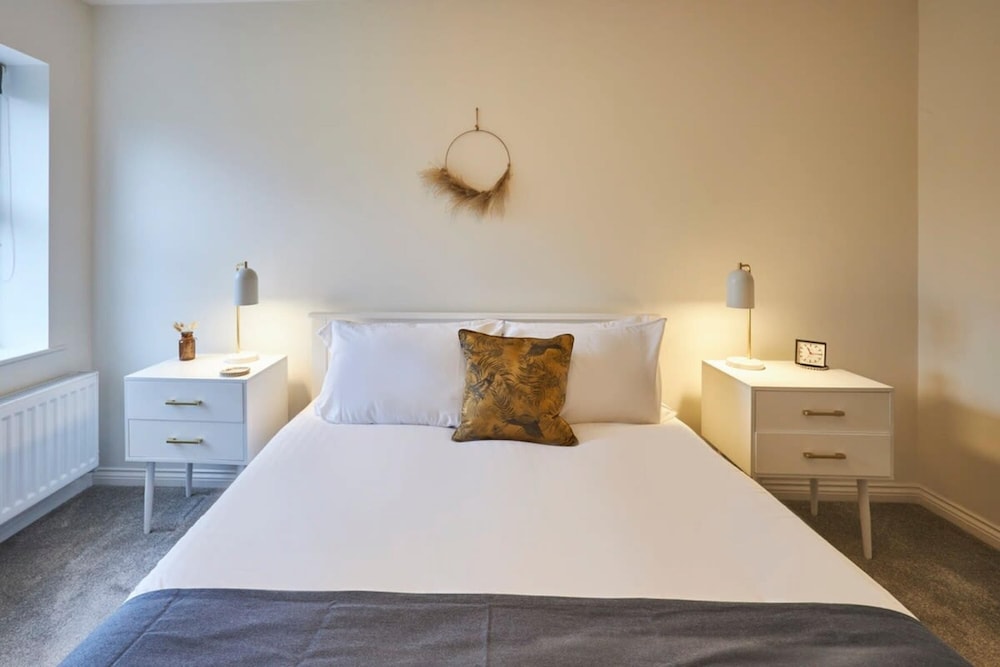 Host Stay Column Mews view 3
