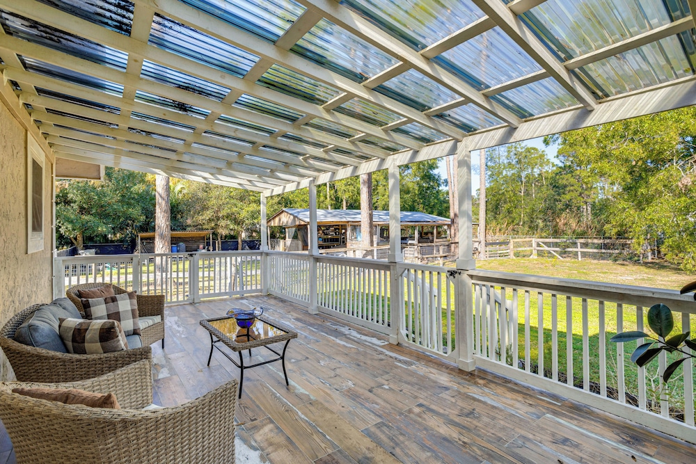 Peaceful Loxahatchee Apartment w/ Covered Porch