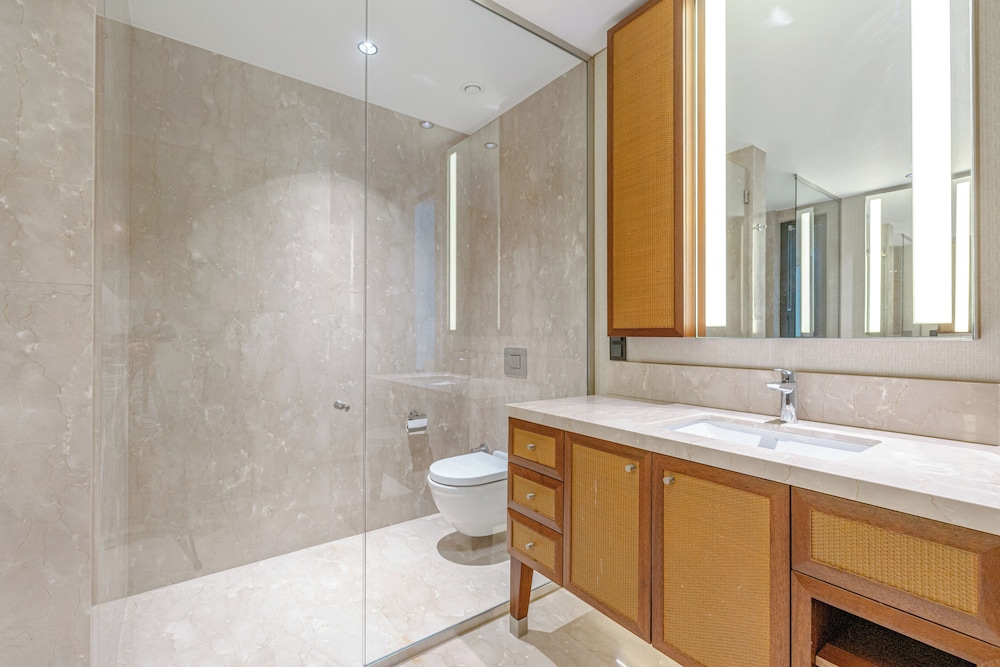 3-Bedroom Beachfront Villa with Hotel Amenities
