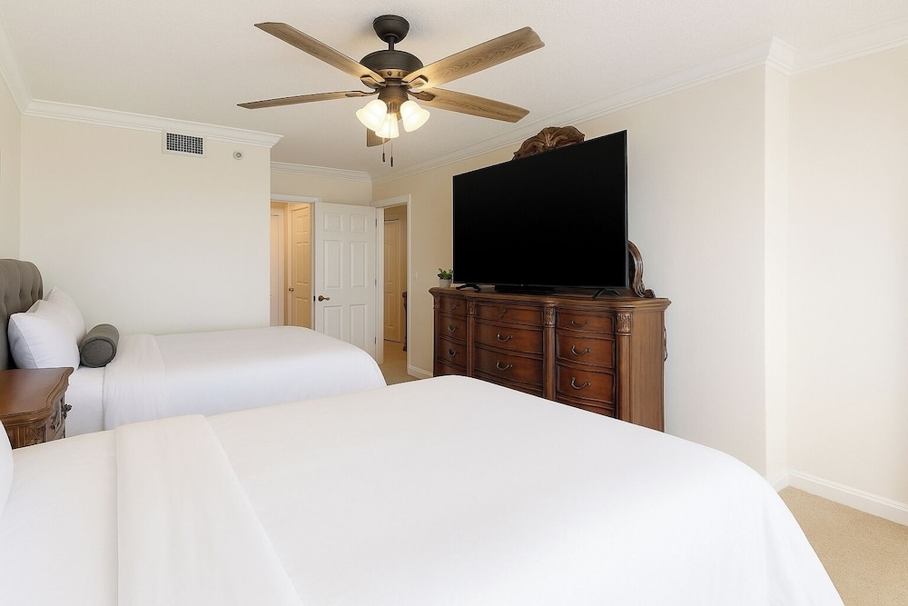 Stunning Gulf 2BR Pools, Spa, Balcony
