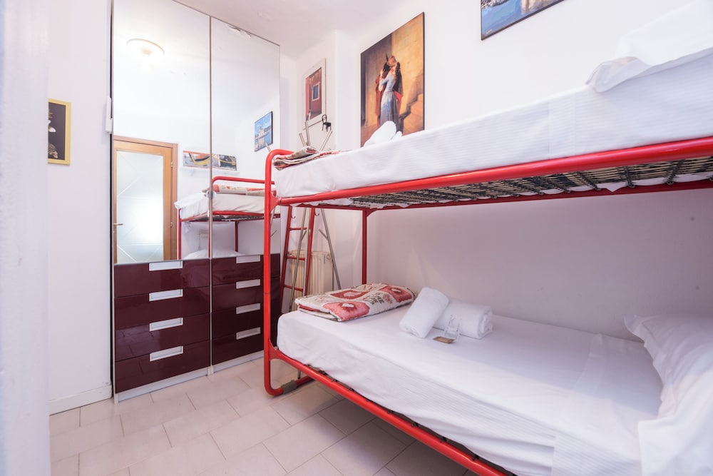 Bright Flat with Terrace near the Beach