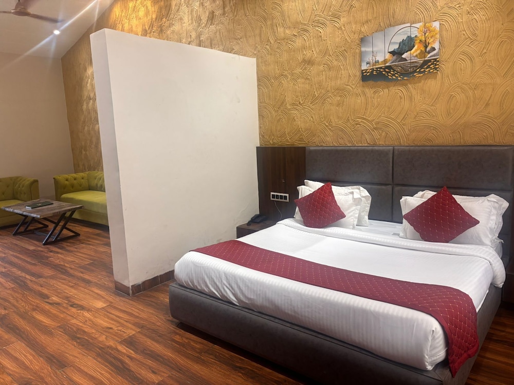 Ambaram Hotel & Resort