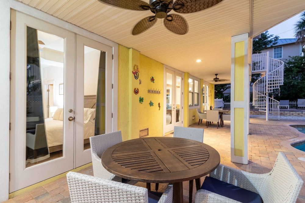 Coco Mango by Avantstay Chic and Private Captiva Escape