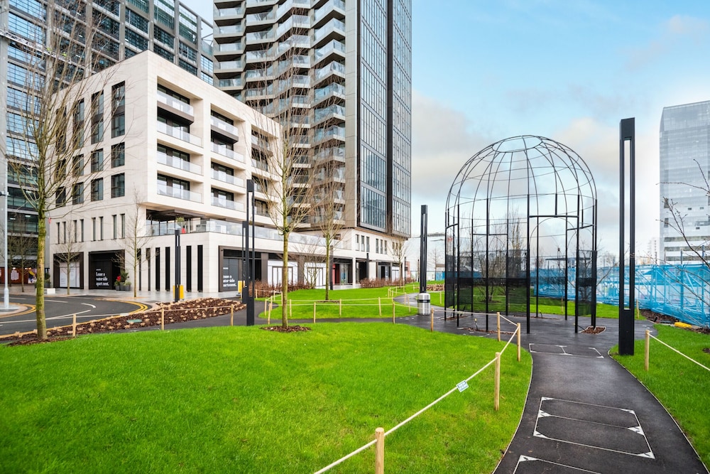Sensational Studio Apartment in Londons Vibrant Canary Wharf