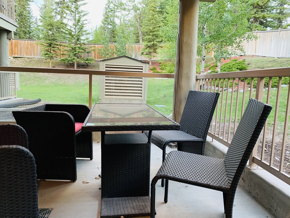 One Studio with BBQ & a Huge Patio - Image 5
