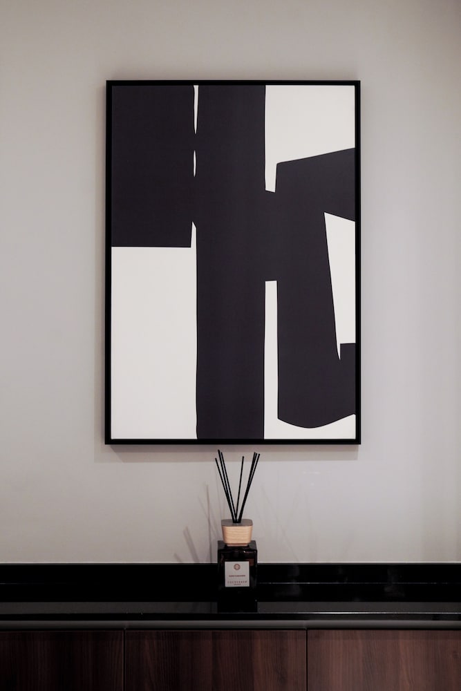 Lusso Hometels J One