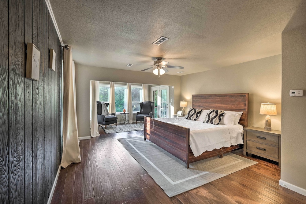 Waterfront Beaver Lake Hideaway w/ Kayaks & More! view 5