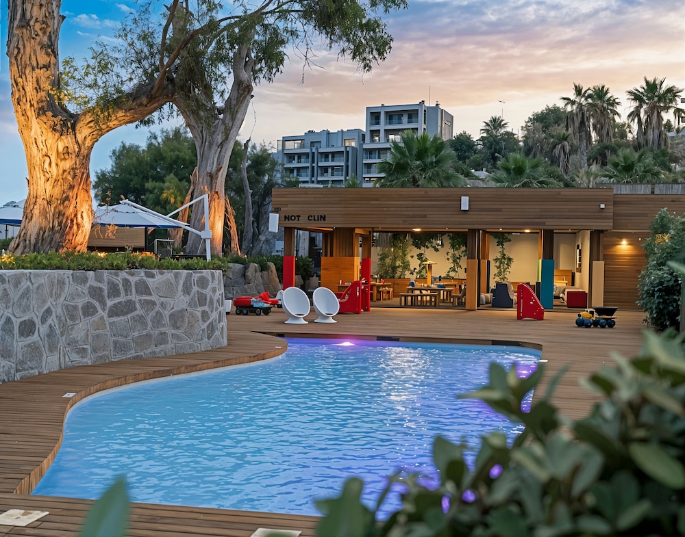 3-Bedroom Beachfront Villa with Hotel Amenities