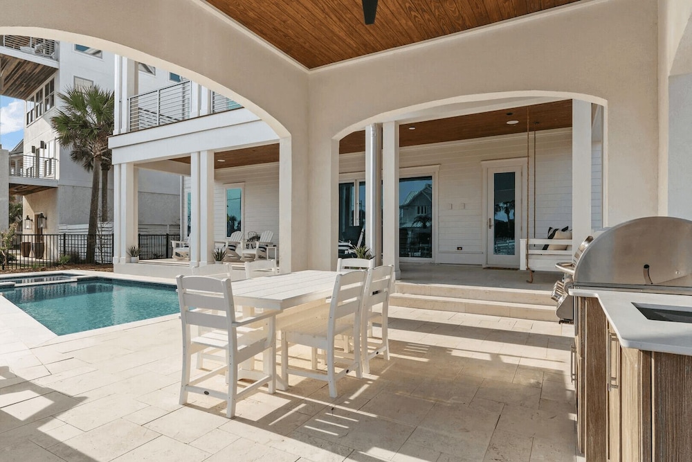 30A Beach Getaway by Avantstay Gulf Views + Pool Golf Cart + Bonfires