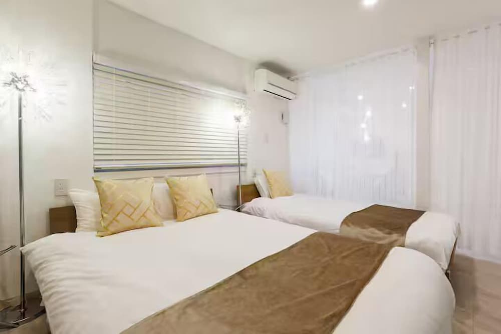 Kuromon Central Self Inn302