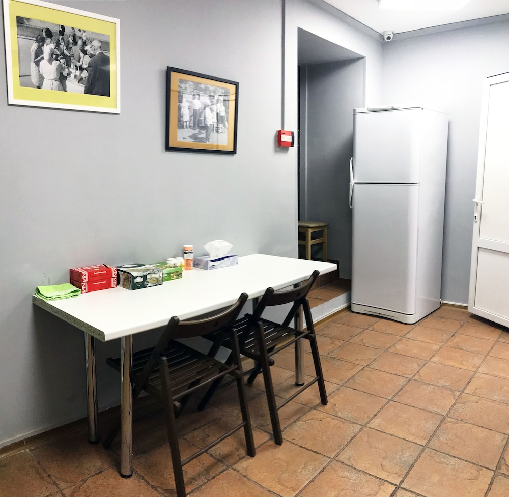 Cheers Hotel - Hostel