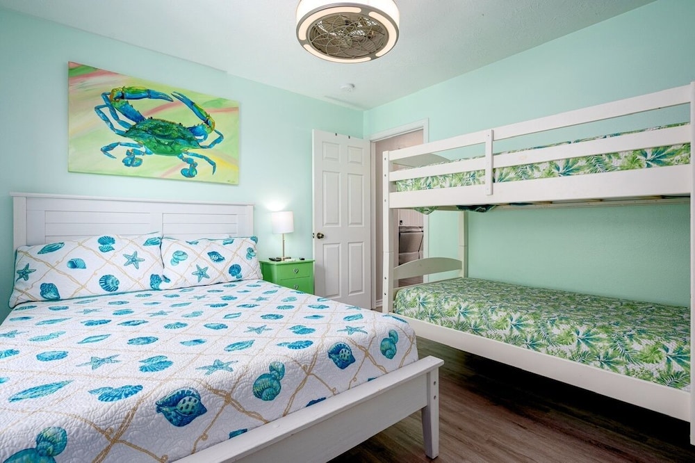 Tropic Like It's Hot 3 Bedroom Home by RedAwning view 5