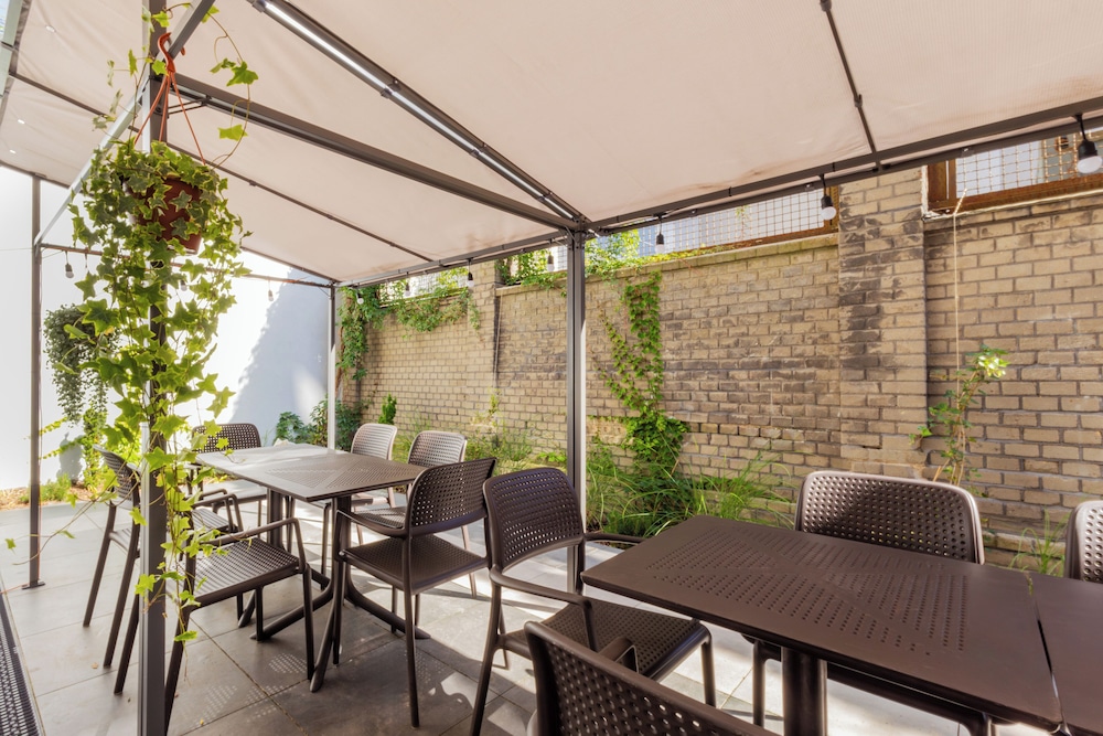 Noclegi Stadion Bed & Breakfast