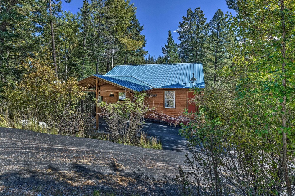 Cloudcroft Cabin w/ Deck < 2 Mi to Downtown! view 3