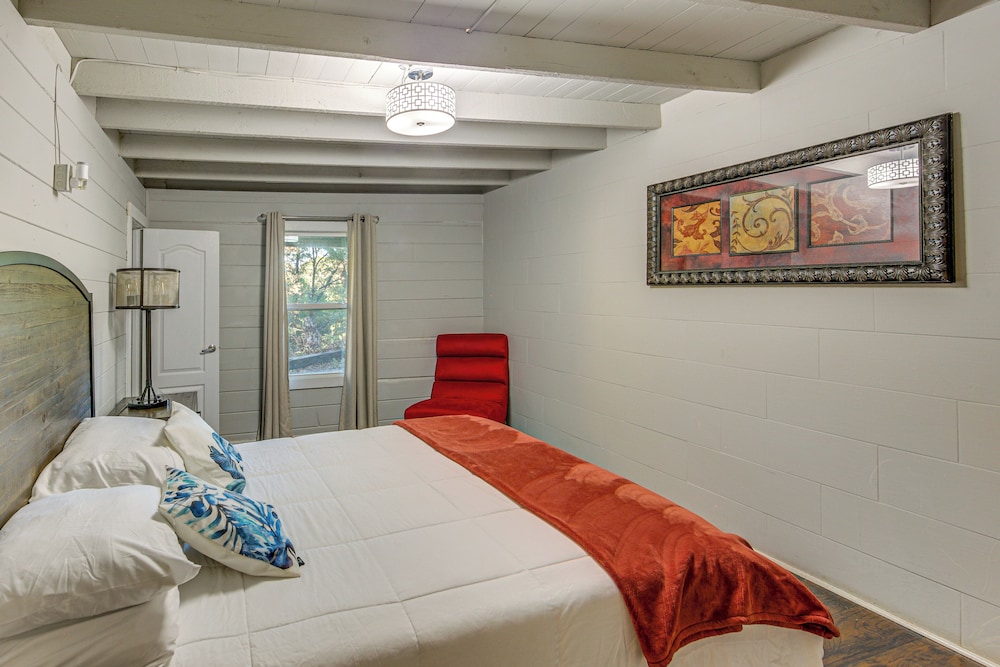 Game Room, Trails! 30-acre Lakefront Streetman Gem