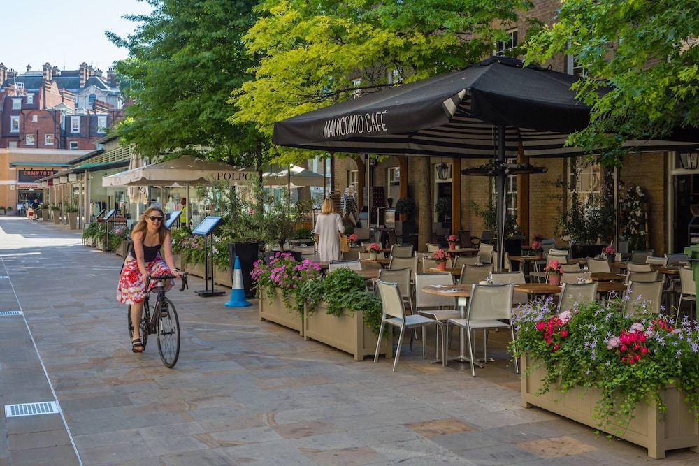 Pont Street IV by Onefinestay