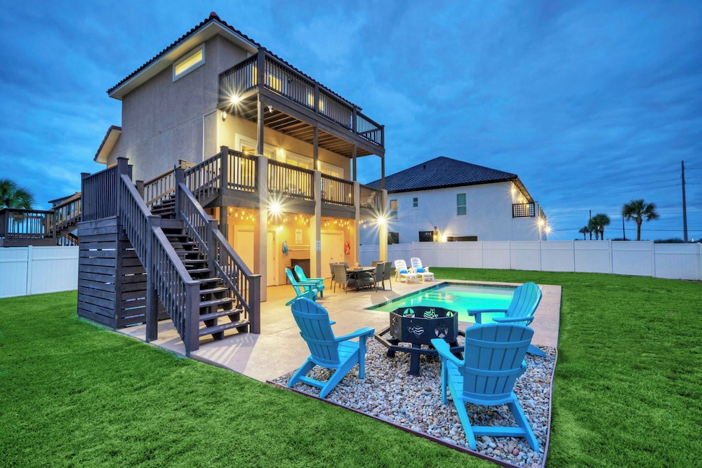 2 Homes, Sleeps 22 Steps to the Beach, Private Pool, Fire Pit, Balcony Views