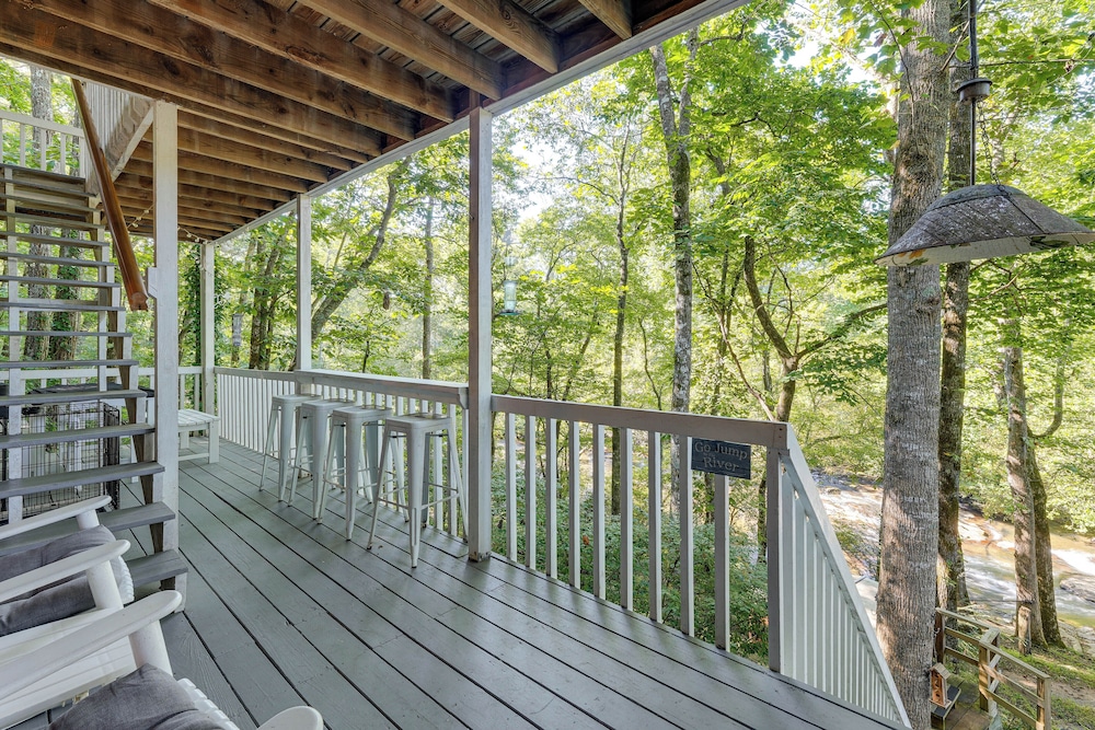 Hiwassee River Gem w/ Huge Decks: Great for Groups
