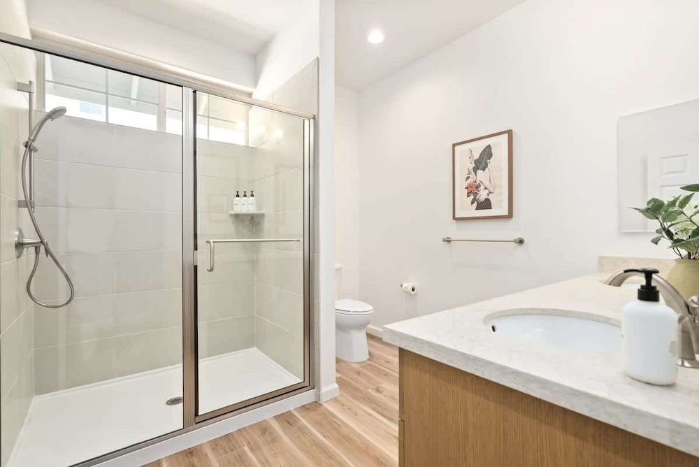 @ Marbella Lane - Mesmerizing Ocean + MT Views