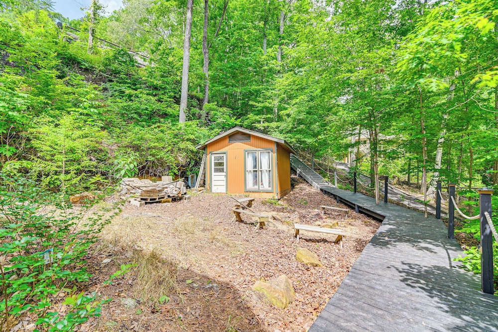 Upscale Getaway on Smith Lake w/ Boat Dock