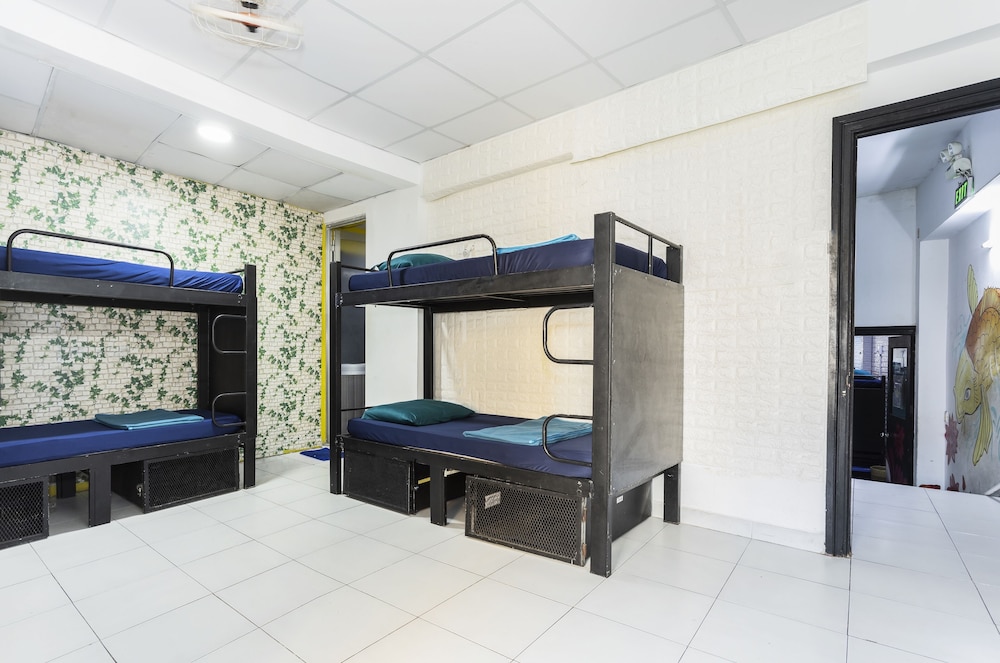 Hangout Hostel HCM