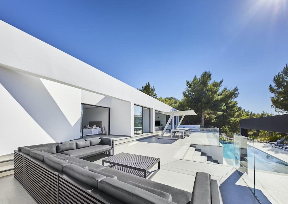 Sleek Villa With Nice Terrace