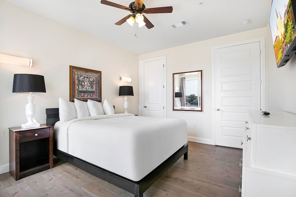 Stunning Condos Near French Quarter view 4