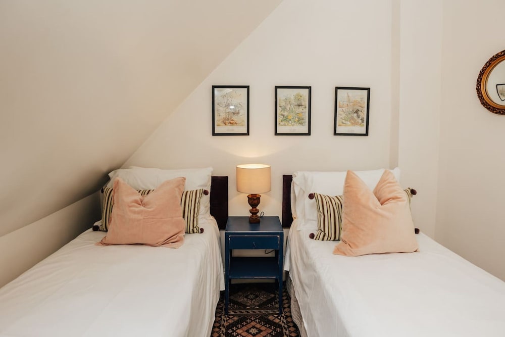 Vintage Chic Coach House