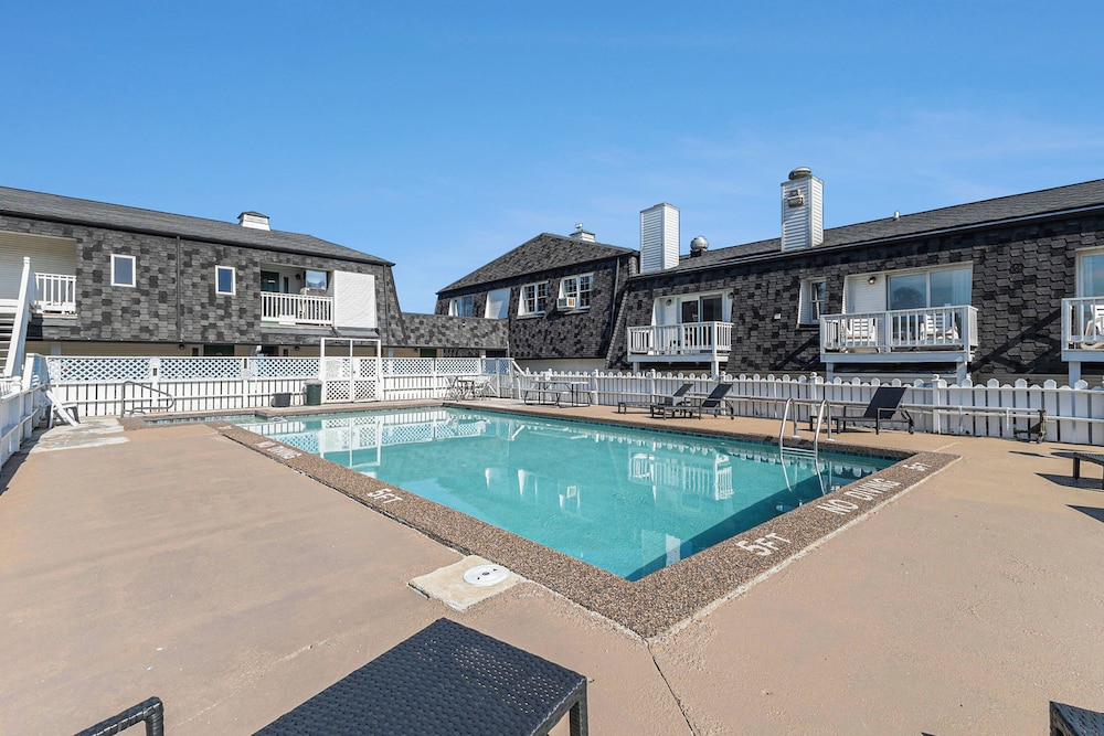 Snyder's Shoreline Inn