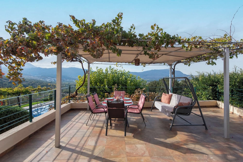 Villa Chloe With Private Pool